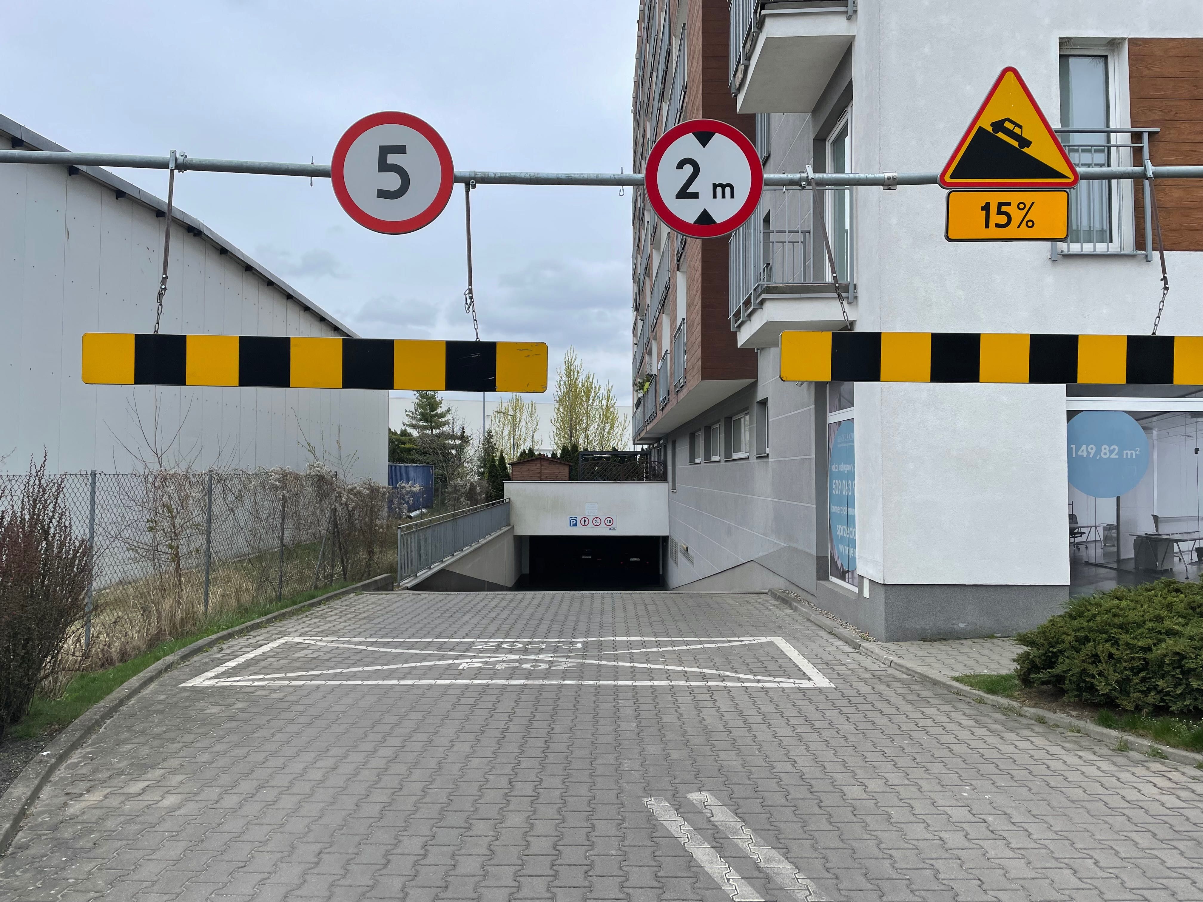 Sprzedam Garaż Garaże Poznań Szerokie miejsca postojowe