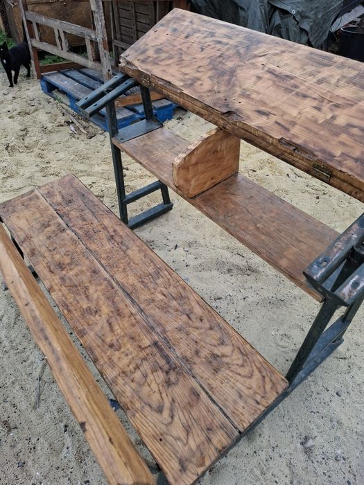 Carteira de escola antiga