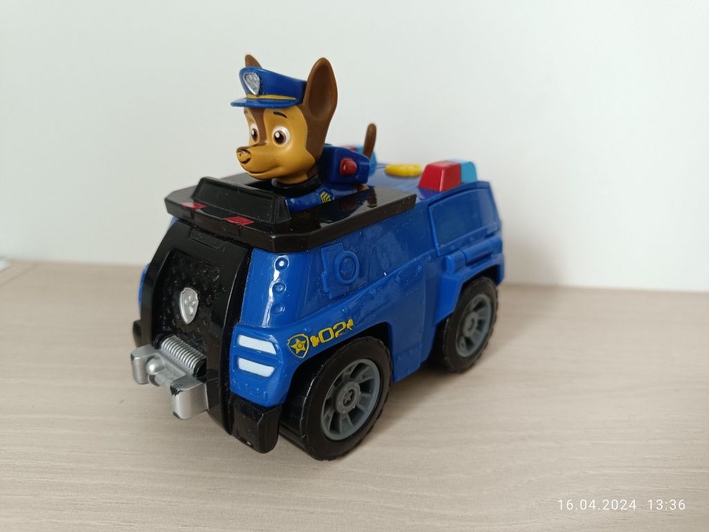 Chase Psi Patrol pojazd radiowóz i figurka marki Spin Master