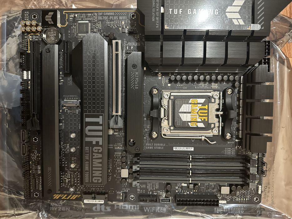 Материнська плата Asus TUF X670E Plus WiFi