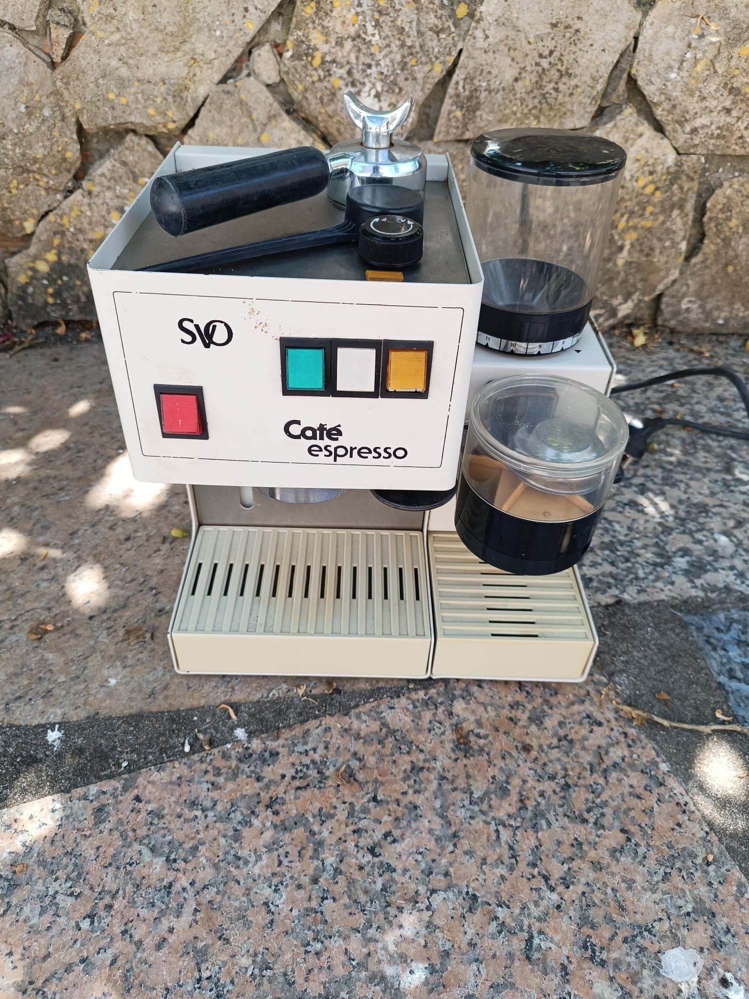 Máquina de café com moinho