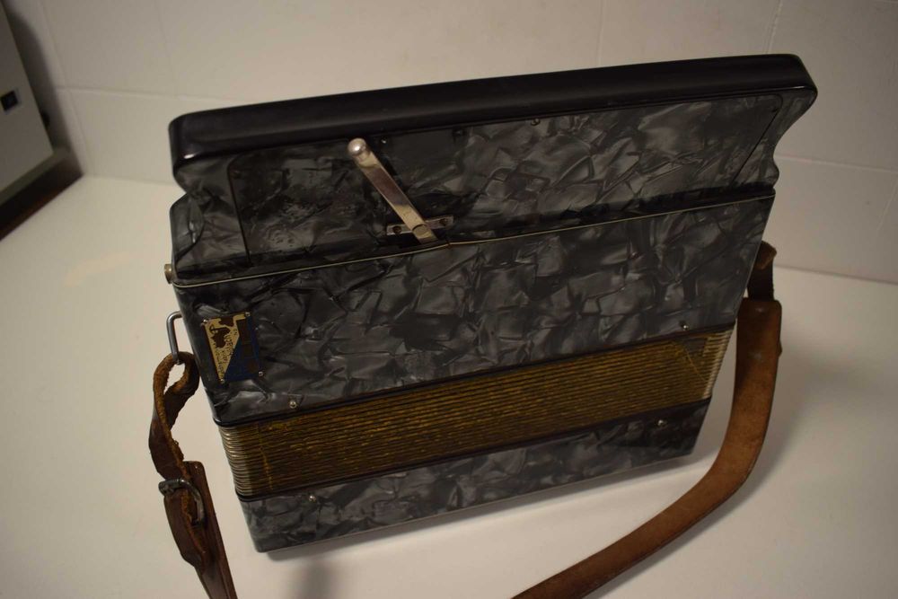 Concertina da Marca Bachenbulach Tel 3 voz