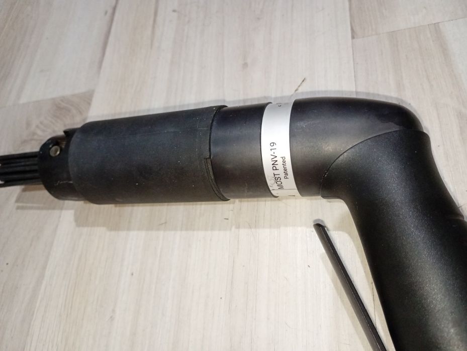 Młotek igłowy pneumatyczny