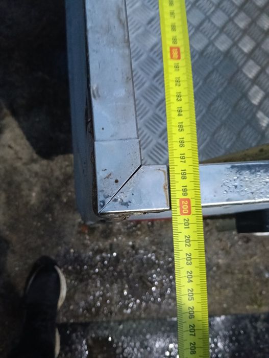 Reboque com tampa em bom estado