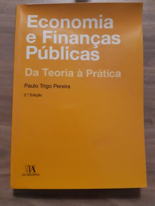 Livro académico 'Economia e Finanças Públicas'