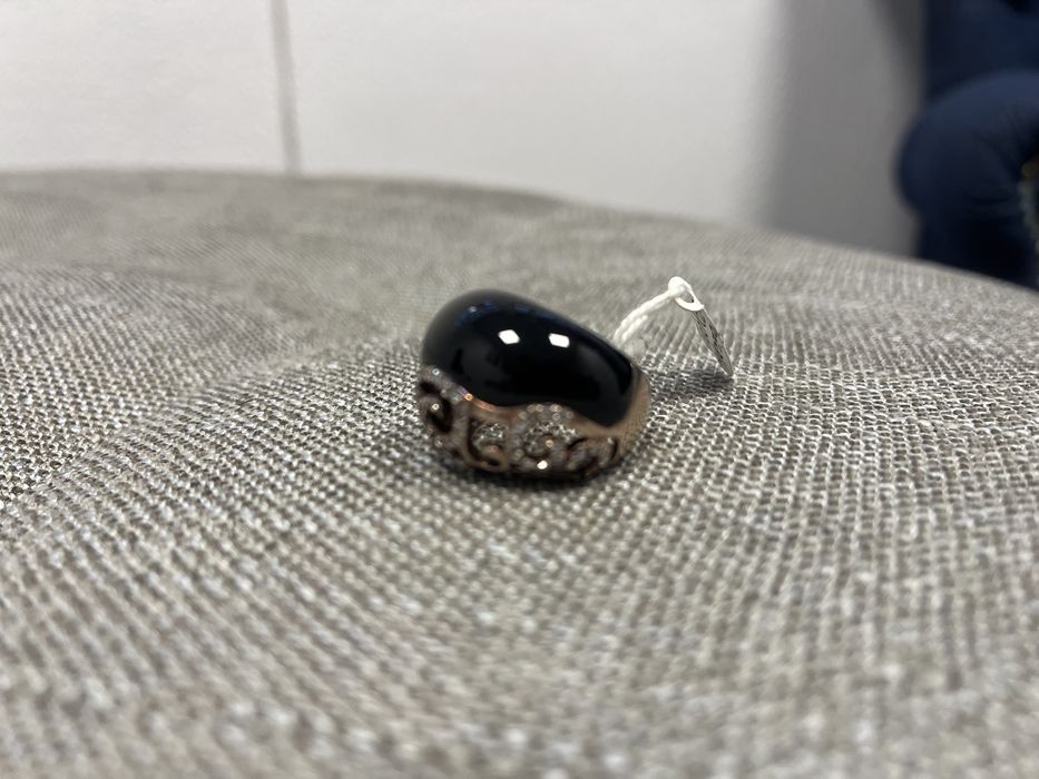 Anel em prata trabalhada com onix medida 15