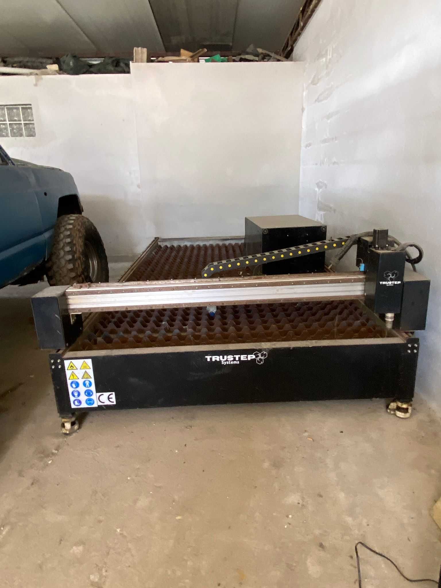 Maquina de cortar chapa 
Trustep systems