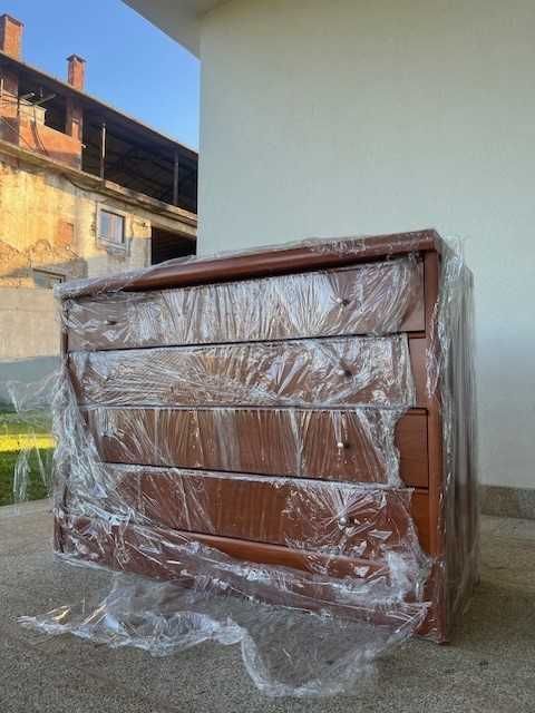 Cómoda com espelho clássica