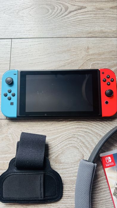 Nintendo Switch+3 gry(kartridże) +ring fit(bez gry)+pełne okablowanie