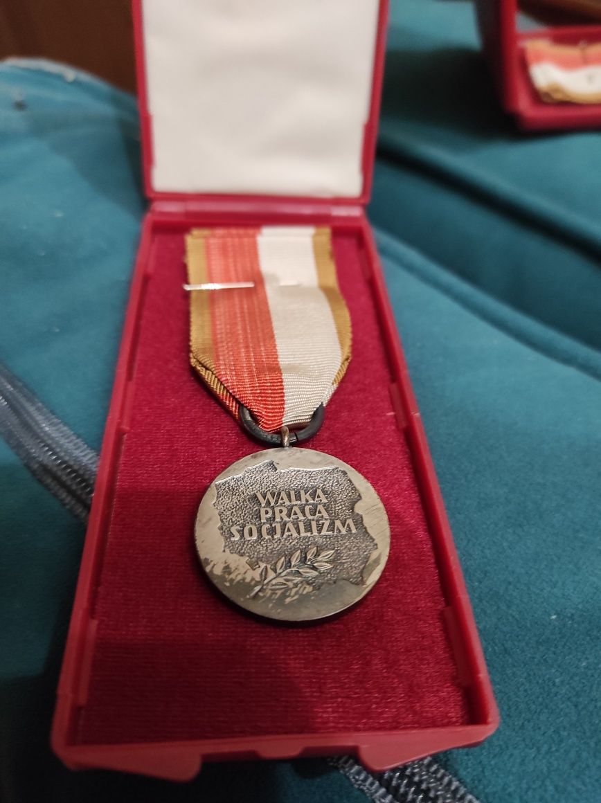 Medal Odznaka 40 lecie Walka Praca Socjalizm PRL 1944 - 1984 PRL retro