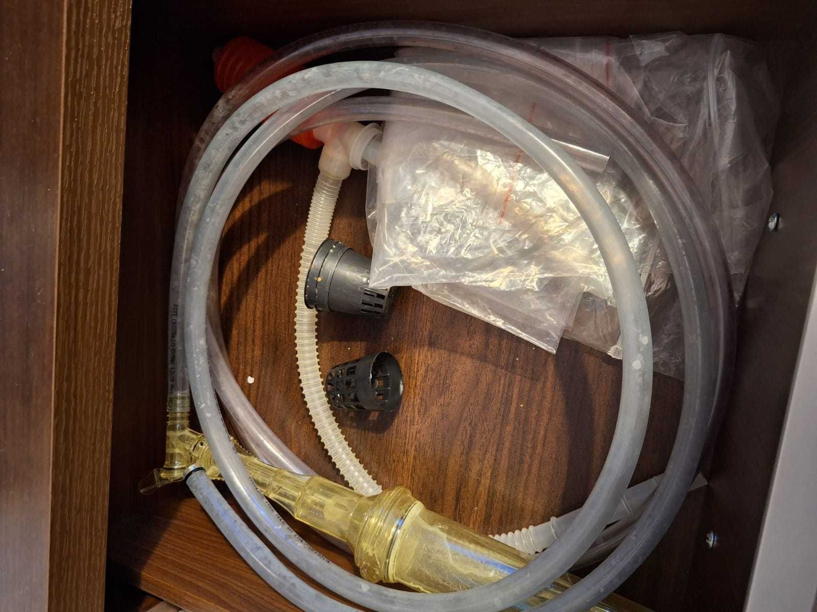 Akwarium z życiem i osprzętem 80l,