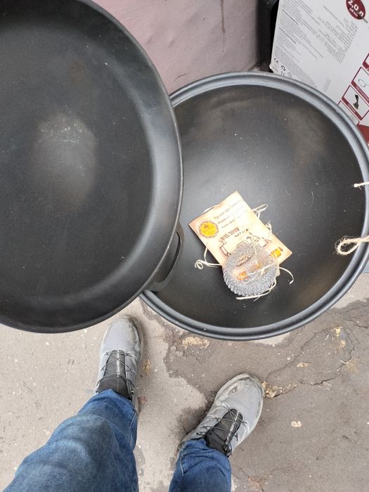 Казан чугунный 8л с триногами