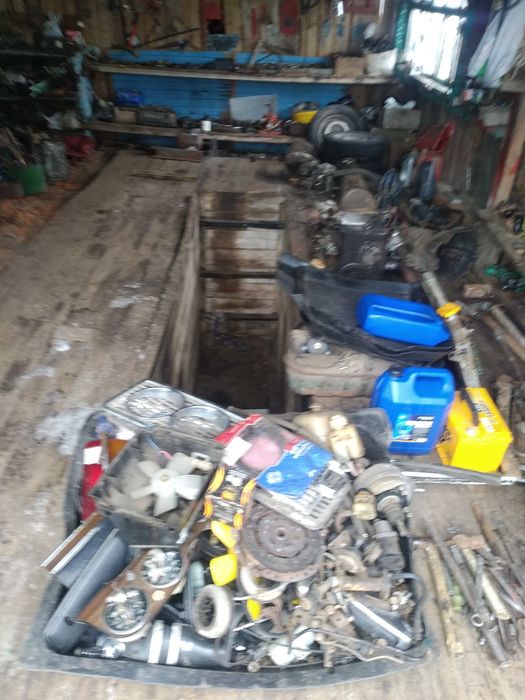 Розбераю жигуля, есть много запчастей,03мотор в хорошем состоянии,