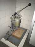 Máquina de furar electrica para gráfica / tipografia