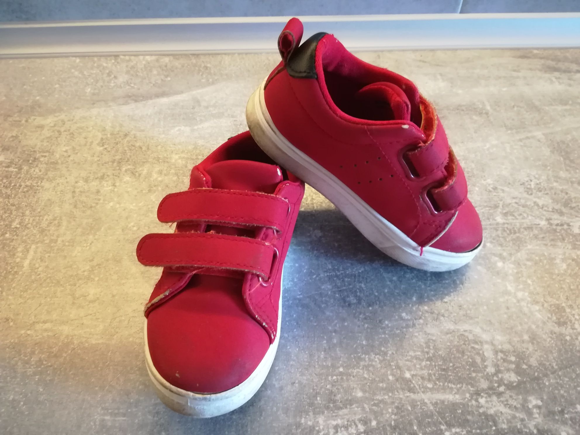 Buty typu adidasy chłopięce czerwone Sinsay rozmiar 24