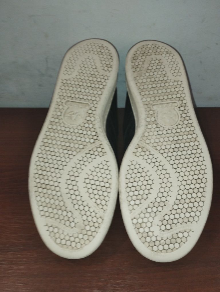 Кросівки Adidas Earlham