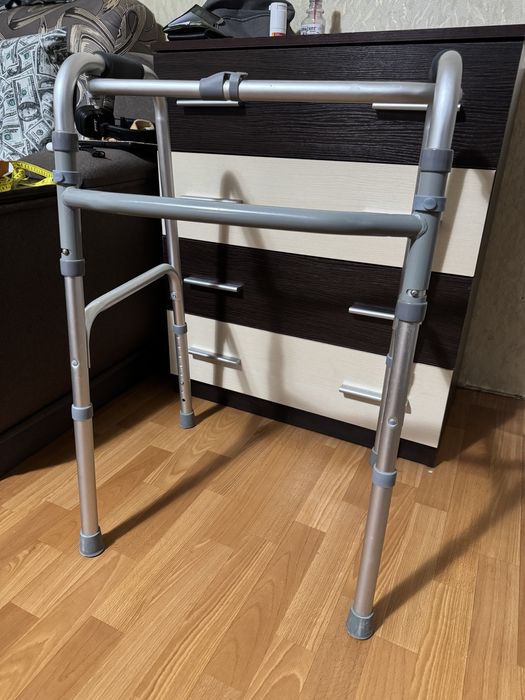 Продам милиці і ходунки