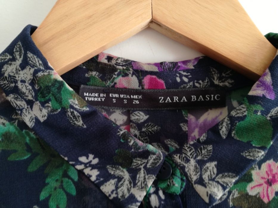 Camisa azul com estampado floral Tam.S