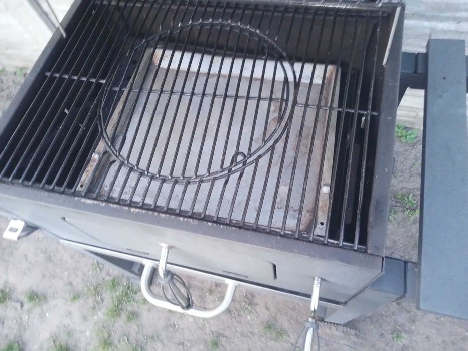 grill weglowy duzy zamykany  uzywany