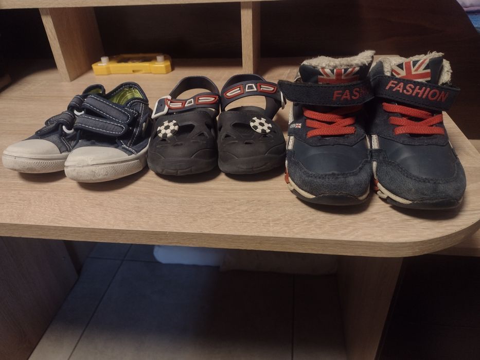 Продам 3 пары обуви на мальчика