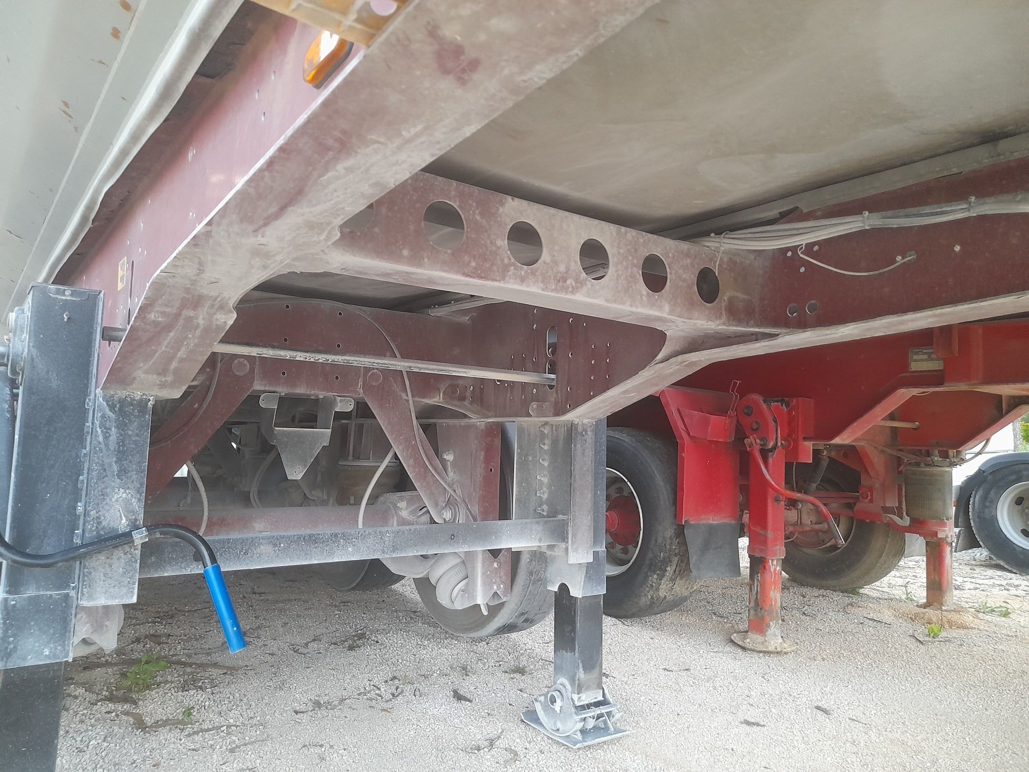 Semi-reboque basculante em hardox
