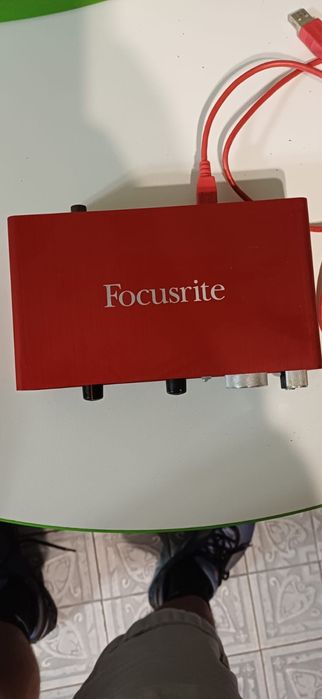 interfejs focusrite scarlett 2i2 2gen