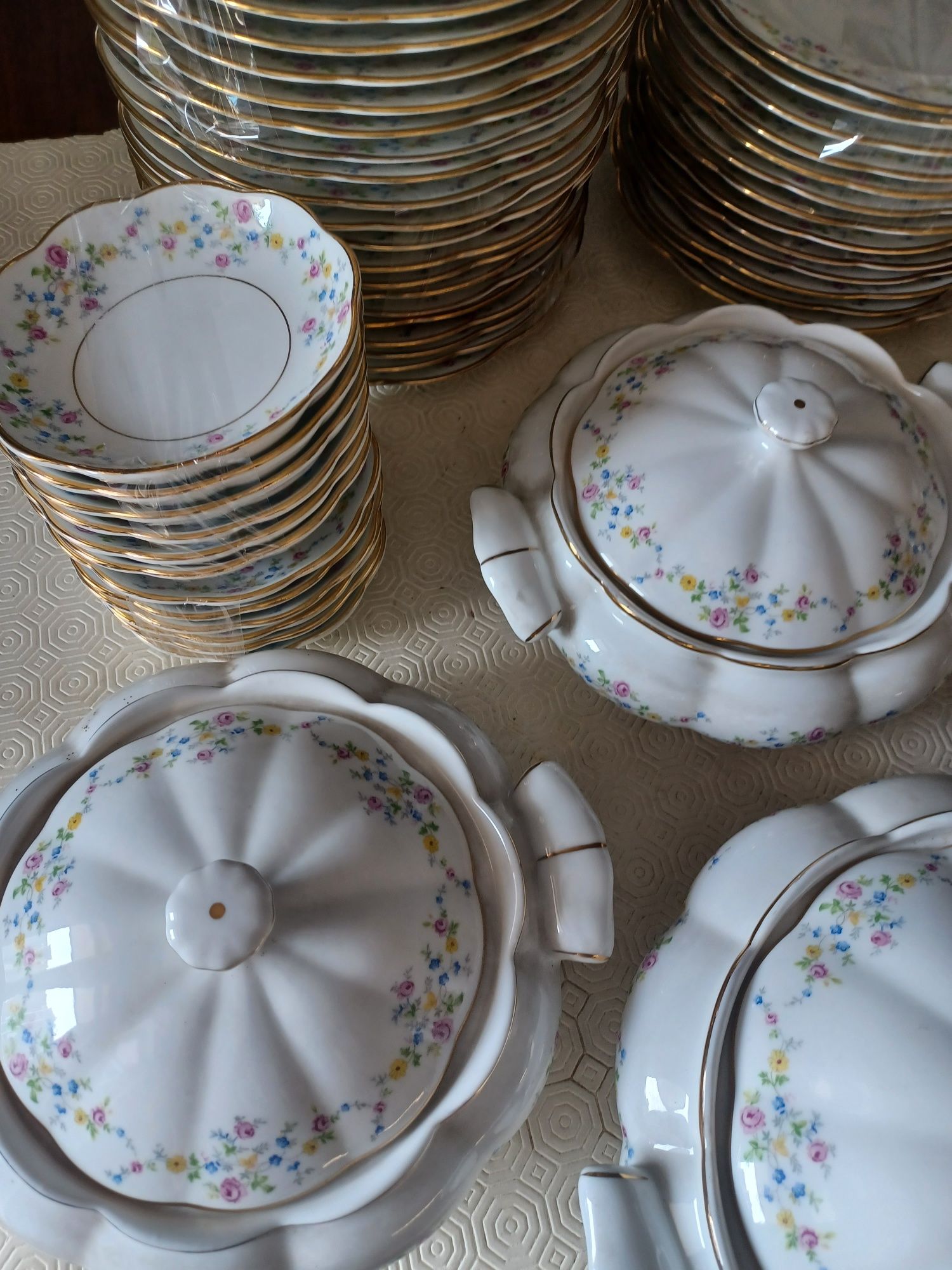 Serviço de jantar e café em porcelana