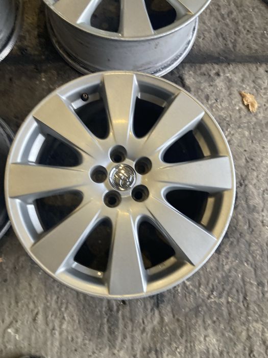Диски оригінал Toyota avensis verso Prius Corolla lexus ct 5*100 r17