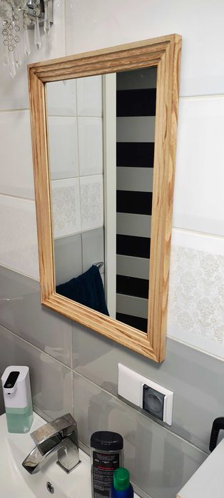Lustro w drewnianej ramie  60 x 40