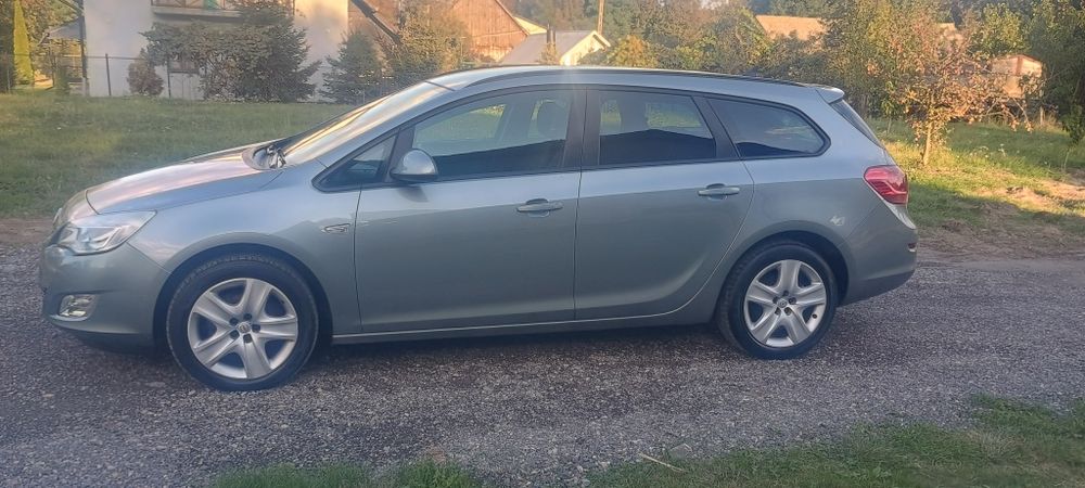 Opel Astra J 1.4 turbo 140 KM 2011