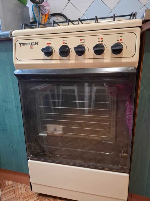 Продам б.у.газ плиту 4 х комфорну