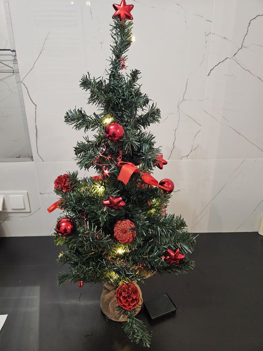 Choinka ze światełkami na baterie