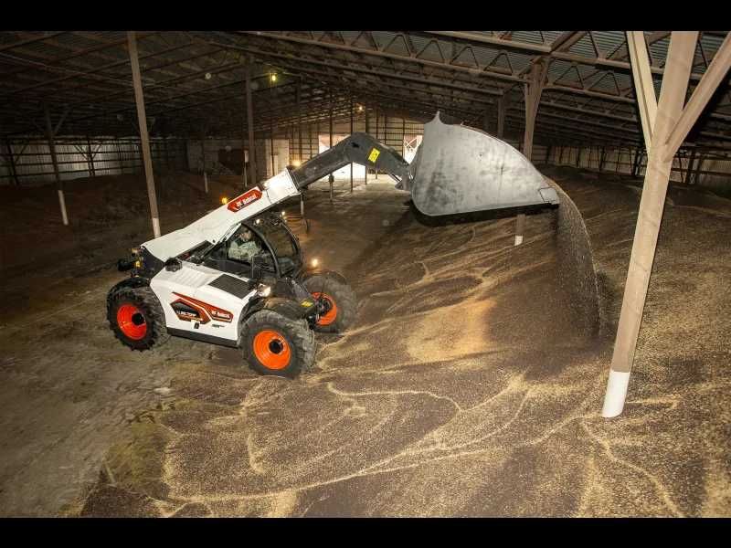 Usługi ładowarką teleskopową bobcat tl38.70 HF