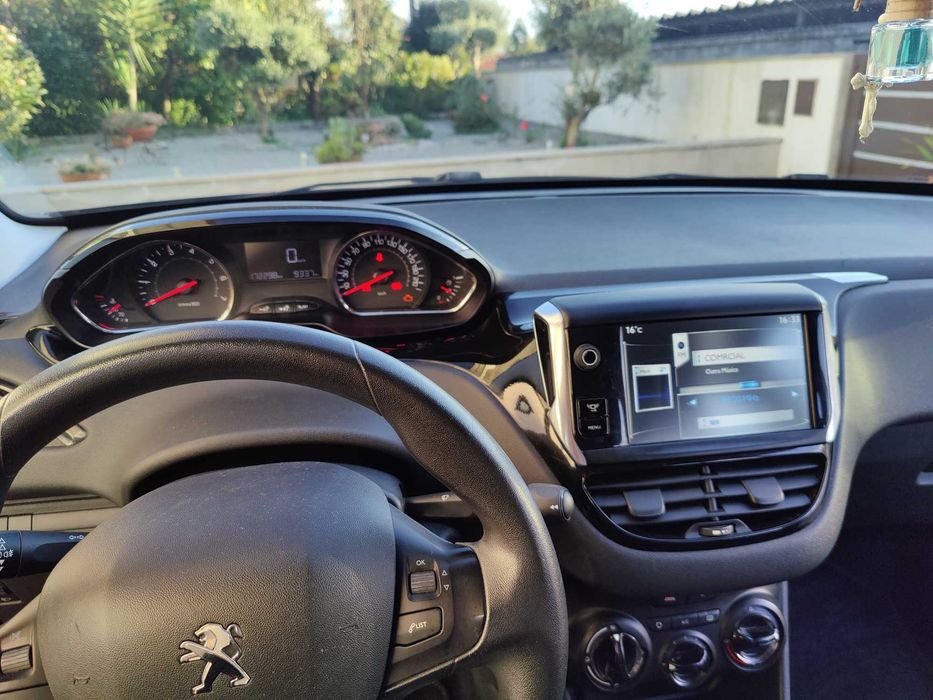 Peugeot 208 1.2 active 2014