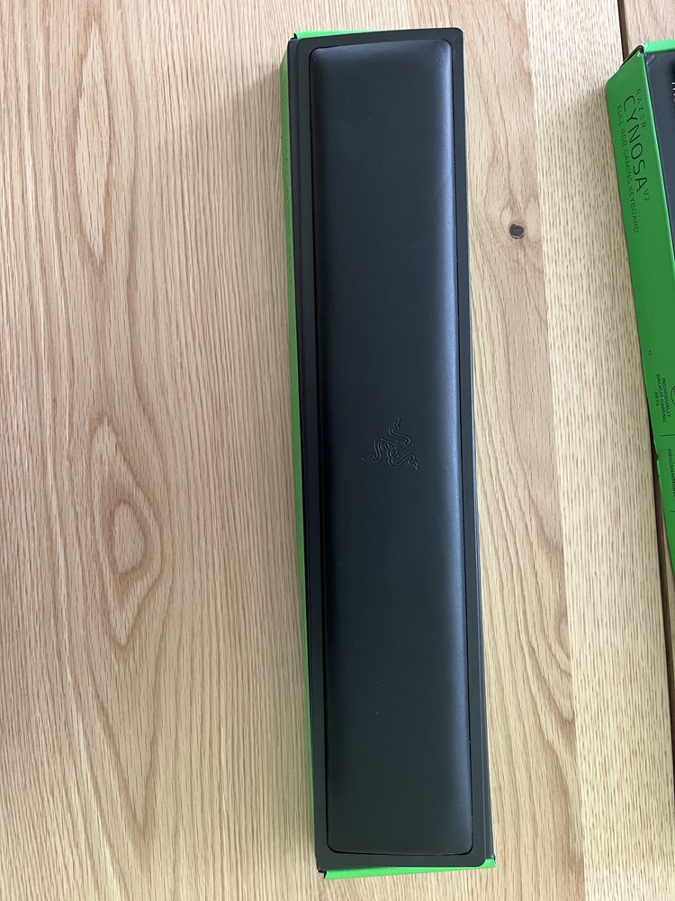 Klawaitura Razer cynosa v2 + Razer ergonomic wrist rest