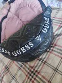 Duża nerka  torebka Guess czarna