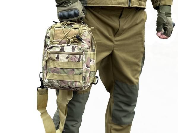 Багатофункціональна тактична сумка на плече з карабіном фастекс