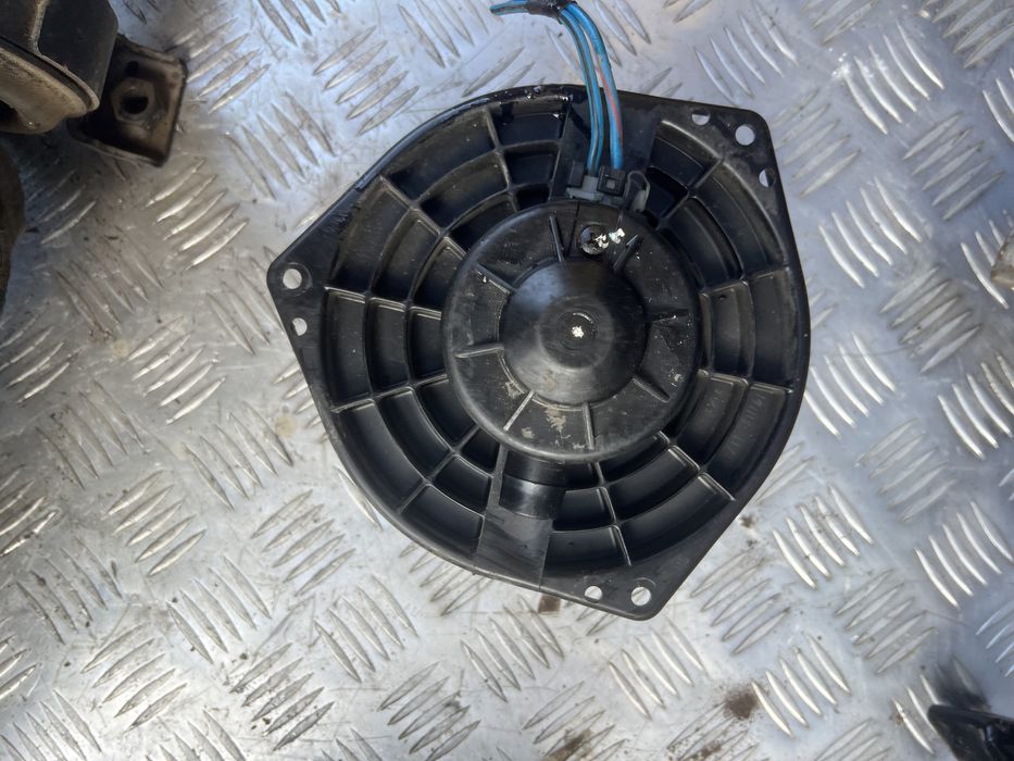 Моторчик печки Isuzu d-max год 05 d max исудзу д-макс