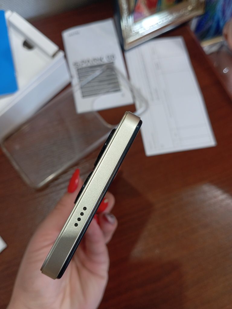 Телефон TECNO SPARK GO 2024
