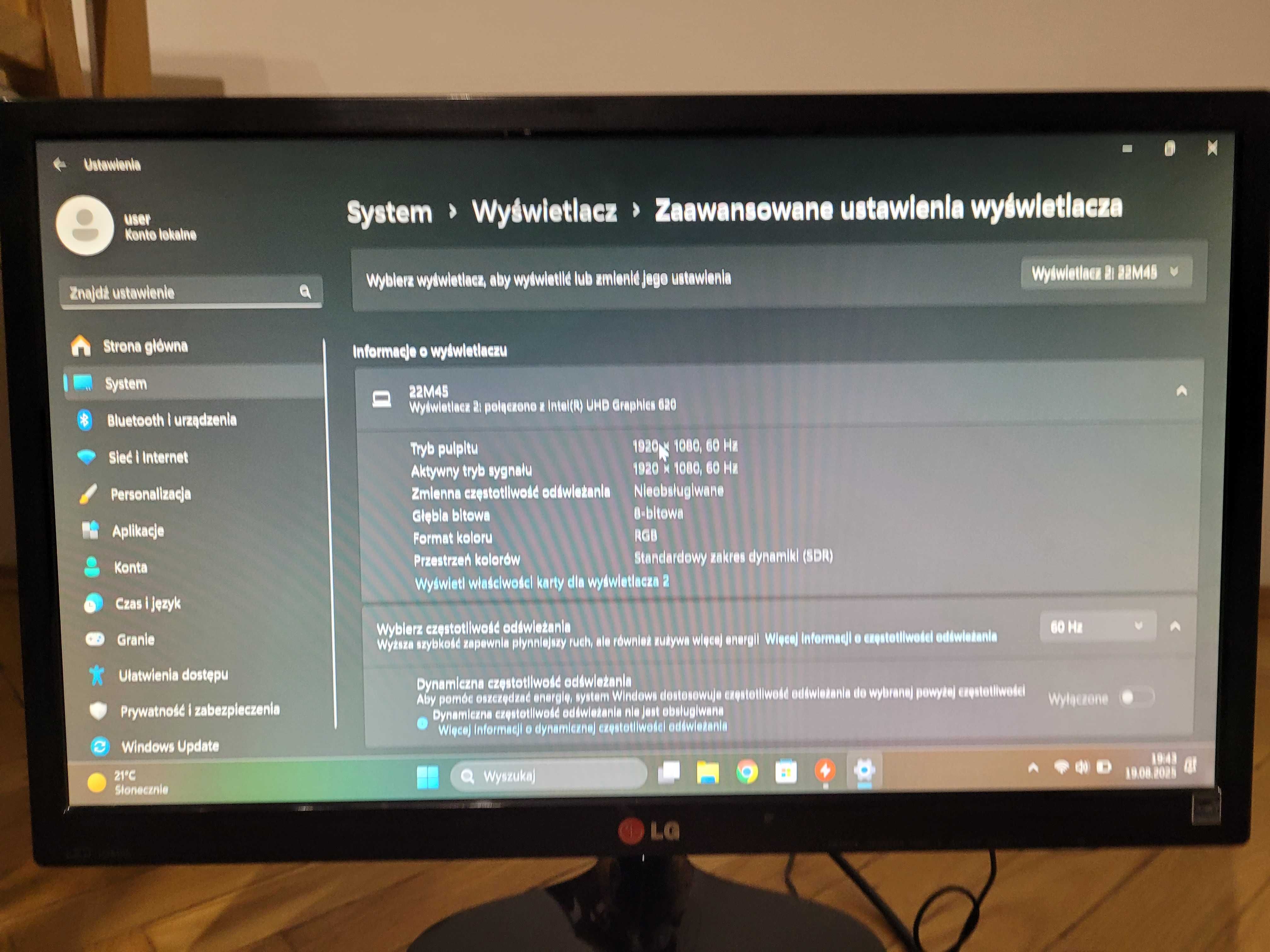 Monitory 22 cale LG(2x LG22m45, 1x 22m47VQ), 1x IIYAMA E2278HD