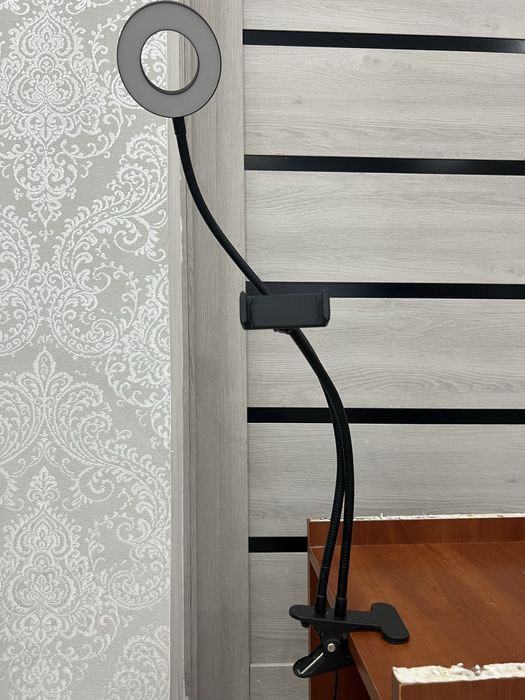 Штатив із  лед лампою