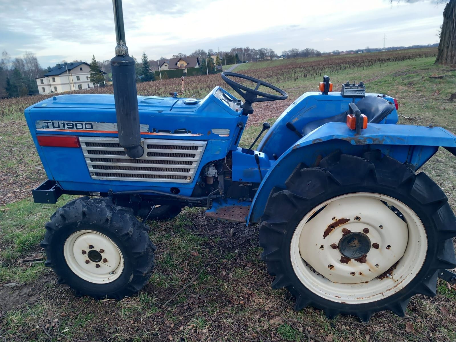 Traktorek Iseki tu1900  japoński minitraktorek 4x4 3 cylindry diesel