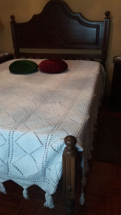 Colcha de renda feita à mão