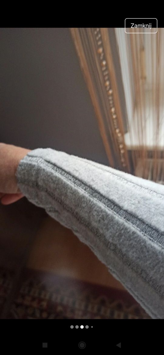Dopasowana sukienka z rozporkiem l/xl