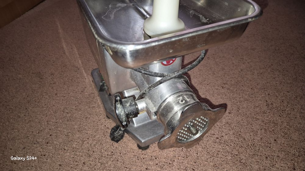 М'ясорубка EWT INOX ME120E