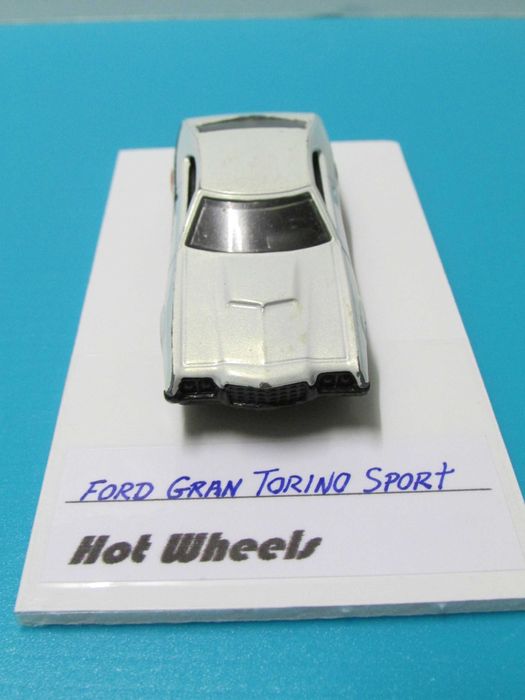 Ford Gran Torino Sport - Miniatura diecast da Hot Wheels