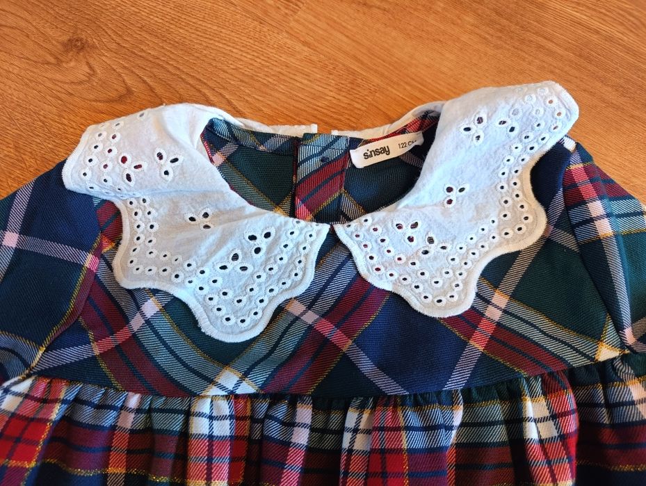 Sukienka w kratkę z kołnierzykiem rozmiar 122