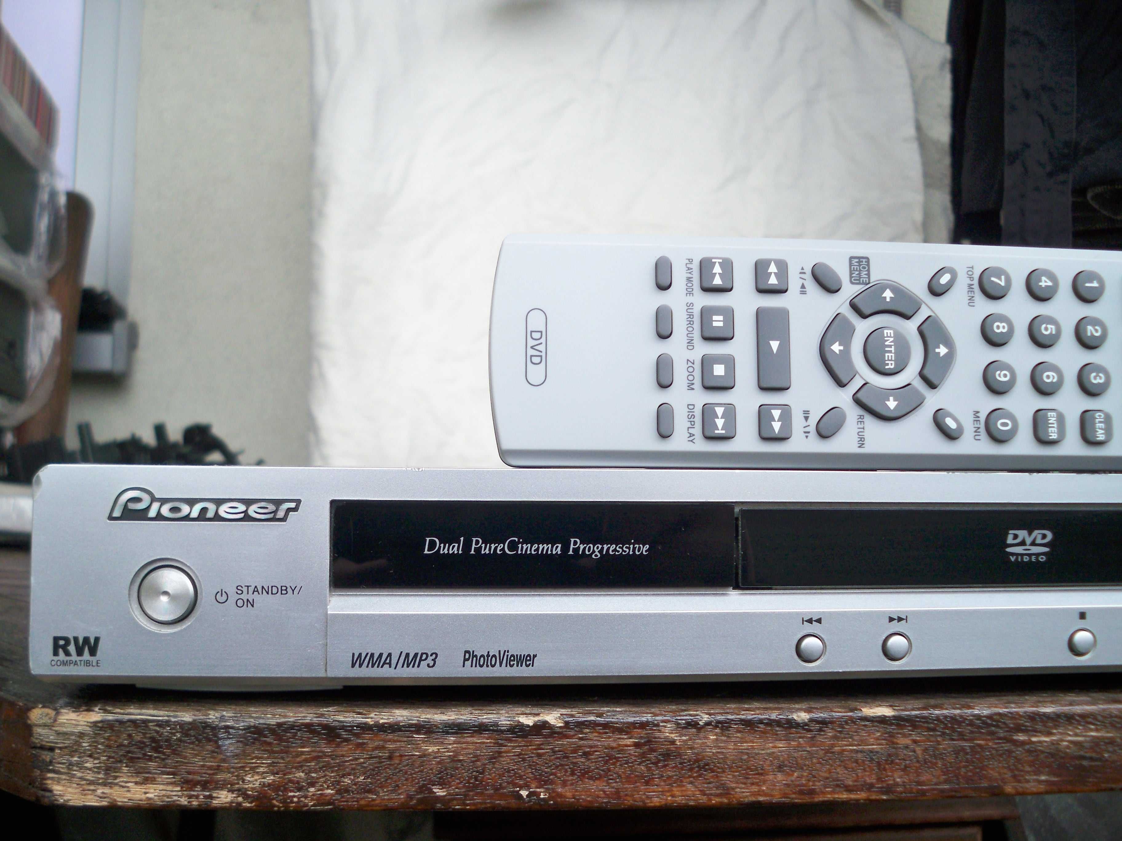 srebrny odtwarzacz DVD Pioneer DV-300