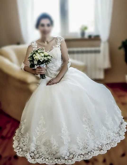 Suknia ślubna Dorothy marki Antra + welon
