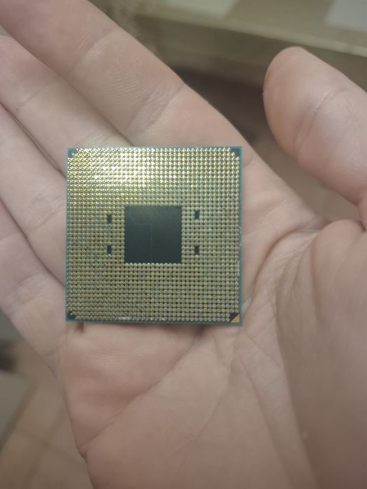 Ryzen 5600g 3.9 GHz / 16 MB